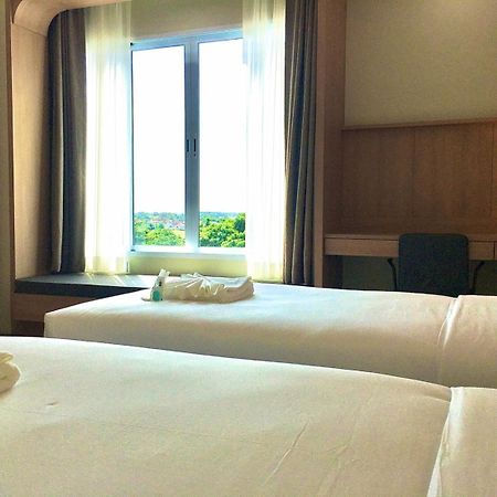Mayflower Grande Suite Hotel Phitsanulok Exterior photo