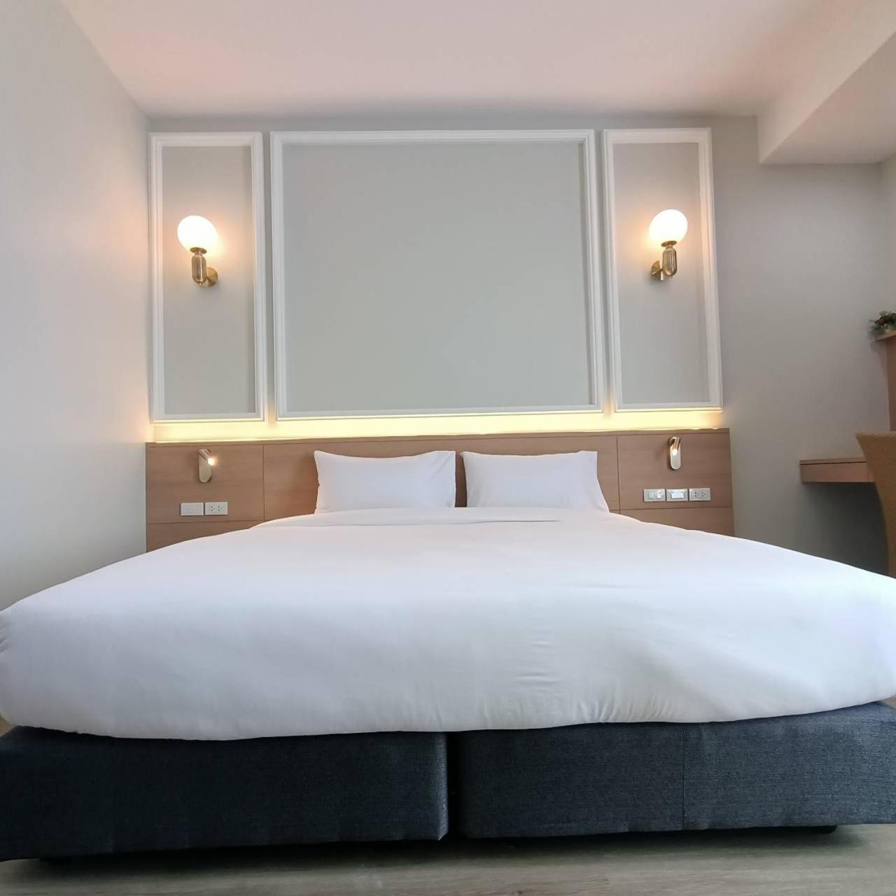 Mayflower Grande Suite Hotel Phitsanulok Exterior photo