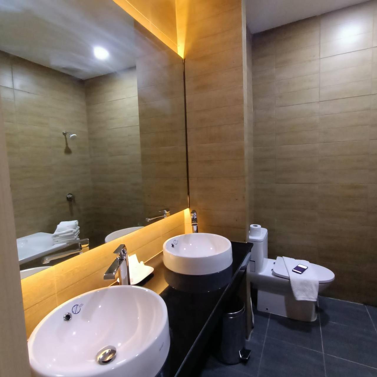 Mayflower Grande Suite Hotel Phitsanulok Exterior photo