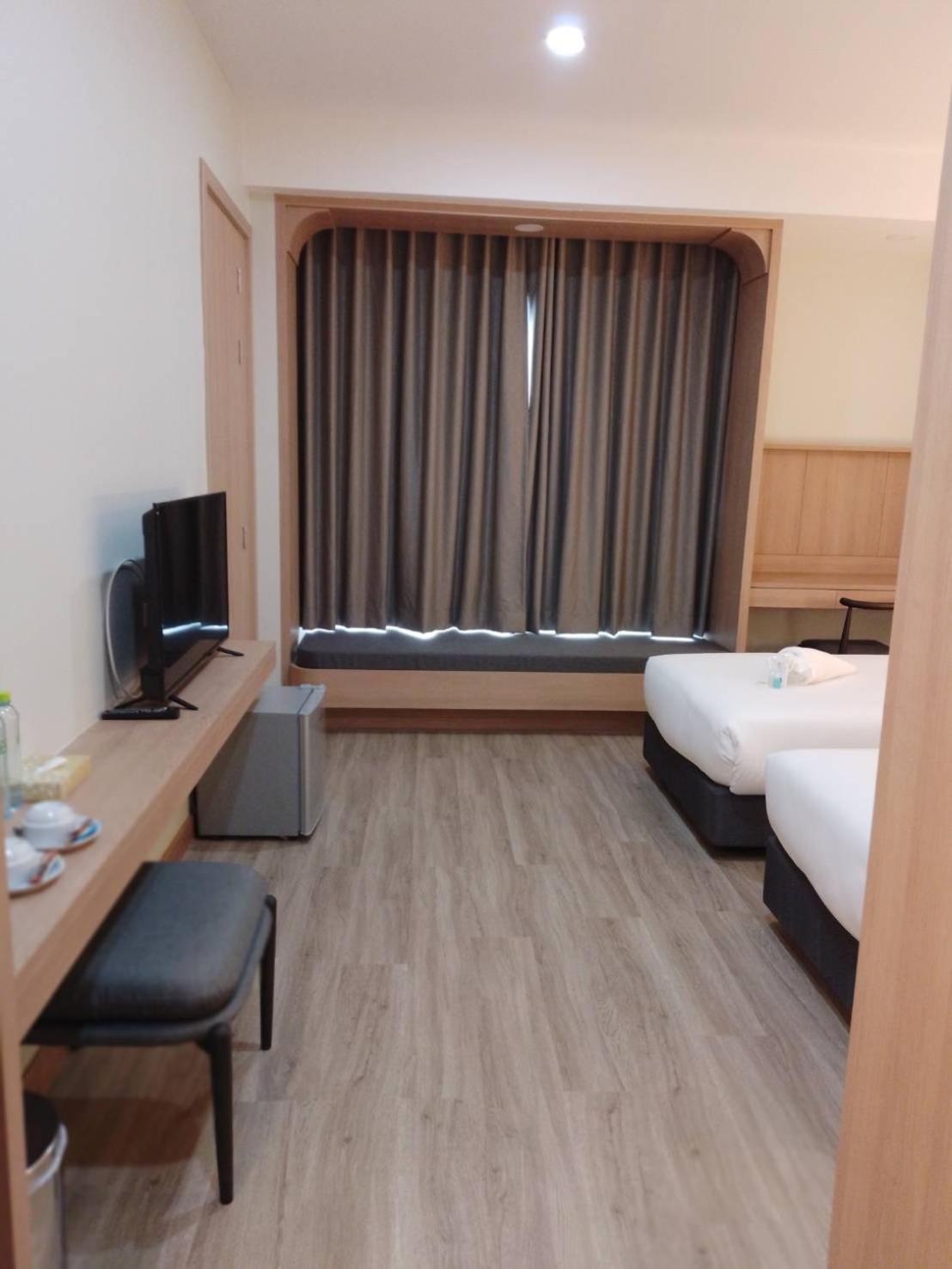 Mayflower Grande Suite Hotel Phitsanulok Exterior photo